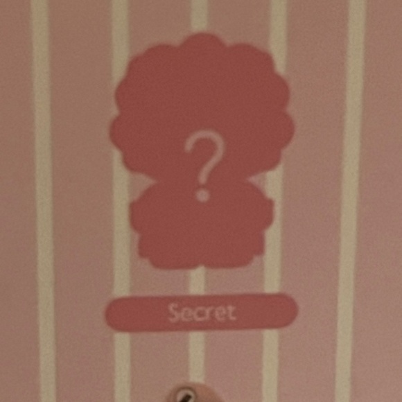 Hello Kitty Charger-Keychain Figure with IOS/USB-C Charge Strap-SECRET FIGURE - Picture 5 of 10